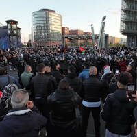 2023-10-15 Palästinenser-Demo Potsdamer Platz Interview 1 junge Männer und junge Frau zum Demoverbot by radio459