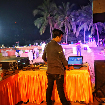 DJ Dhruv