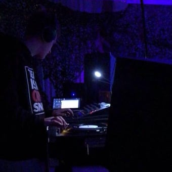 L&Sigma;&Sigma;TSP&Sigma;&lambda;K (DJ LEETSPEAK)