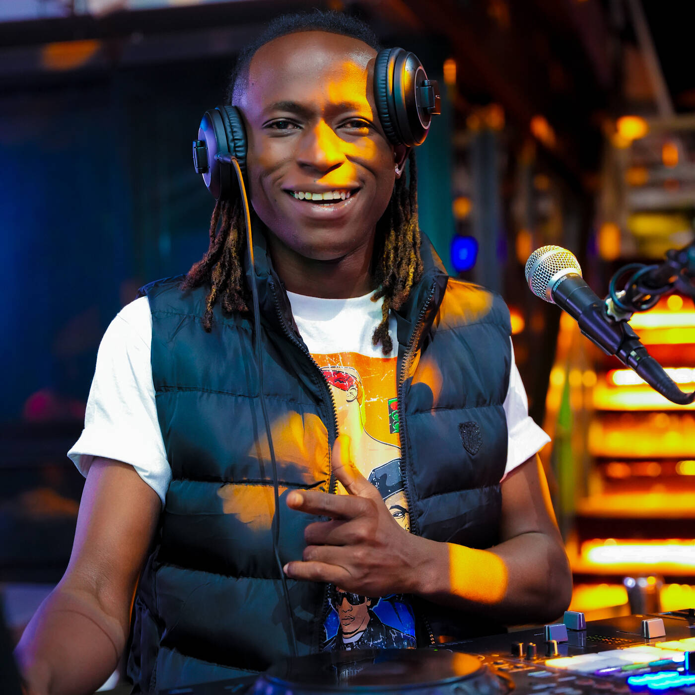  Friday active vibes (milan live mix) 19:07:24 episode artwork