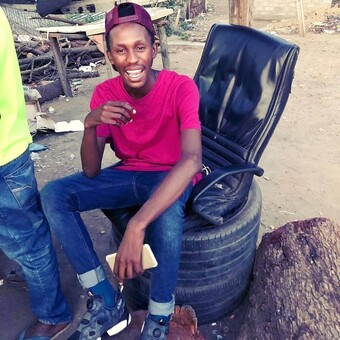 Moeketsi BrazoWarona Molefe