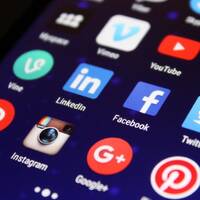 Fluch oder Segen – Jugendpodcast über Social Media von Virginia, Joelina, Nikole und Elias by Knüpfwerk e.V.