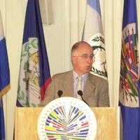 H.E. Denis MacShane, Subsecretario De Estado De Reino Unido by Nosotros Unidos Con Belize