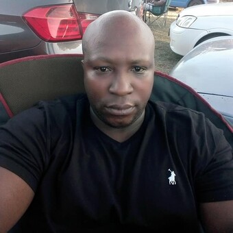 Ezra Wa Lesele Leeuw