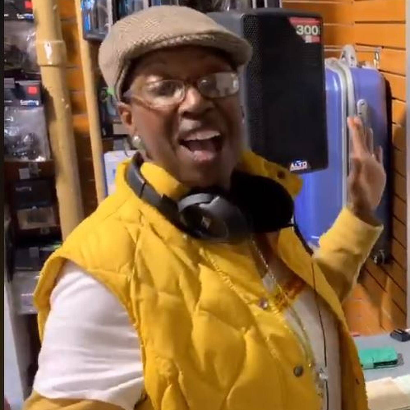 Diane Patrick aka DJ DEEPEE on CRIB RADIO - June 4, 2022 episode artwork