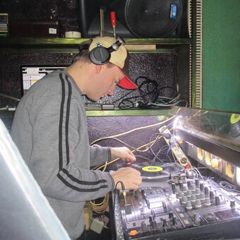 The Vyrus 33 Mixed 100% Vinyl