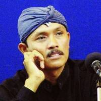 2017-01-18 Topik Idola - Gunretno-Esmi Warassih by Radio Idola Semarang