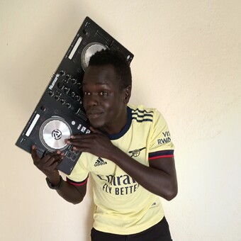 Deejay LB De Introvert