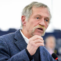 Directive européenne sur les droits d'auteurs - Entretien avec José BOVÉ du groupe des Verts by L'Alterpresse68