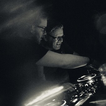 SOUNDVIBES &amp; JUNIQUE