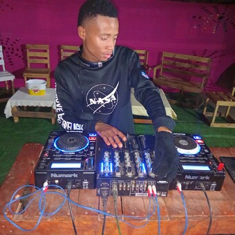 DJ Vee