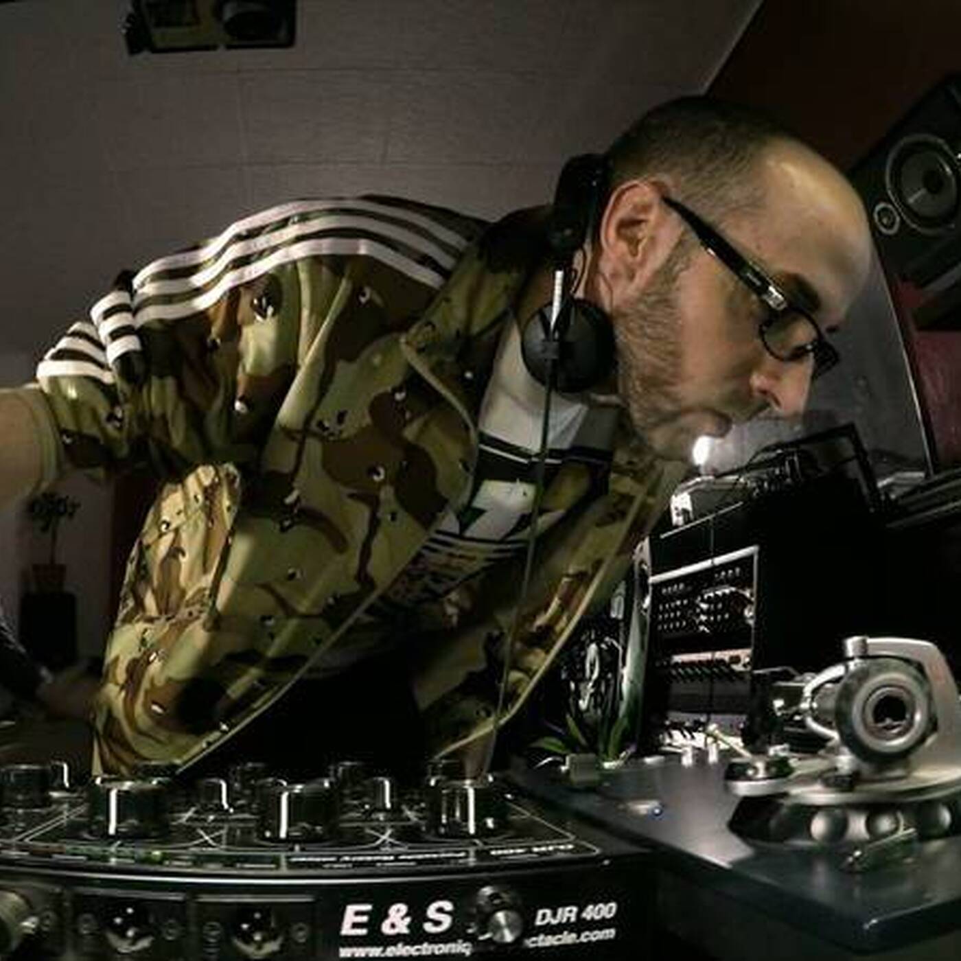 The Brotherhood Of House dvr show 123 ft   Jean-Jérôme episode artwork