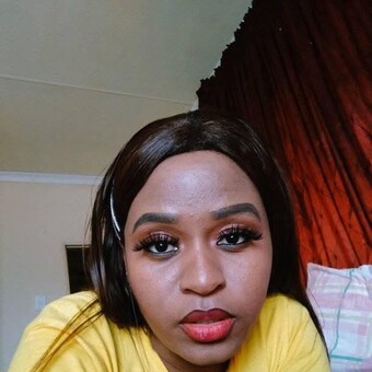 K&aacute;r&agrave;boh Ka&euml;y R&euml;&euml;