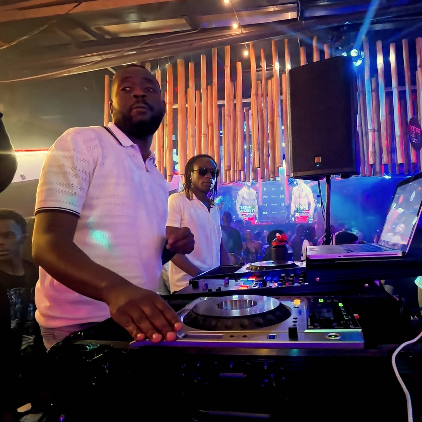 Play Dj Mista A2 Free Style Set 38 ft  @Twinn48 [Ibiza live mix]  #party