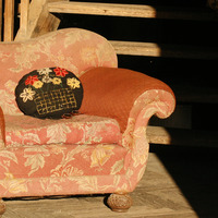 Tante Doras Sessel by Geschichten aus der Heimatstube