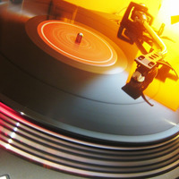 The-Vinyl-Bites-The-Dust_Short_Freestyle_MiX by D-Xtreme