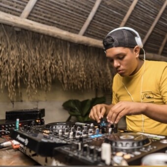 ᗪᒍ ᔕᗩᕼIᗪ