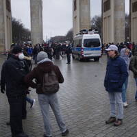 2021-12-18 Verbotene #friedlichzusammen Demo Nr.1 in Berlin - Polizeidurchsage um 13:35 by radio459