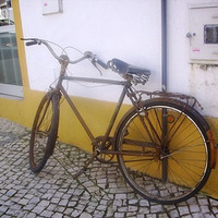 En Bicicleta by Tomás Pinel