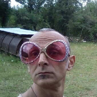 Zniavre Mou