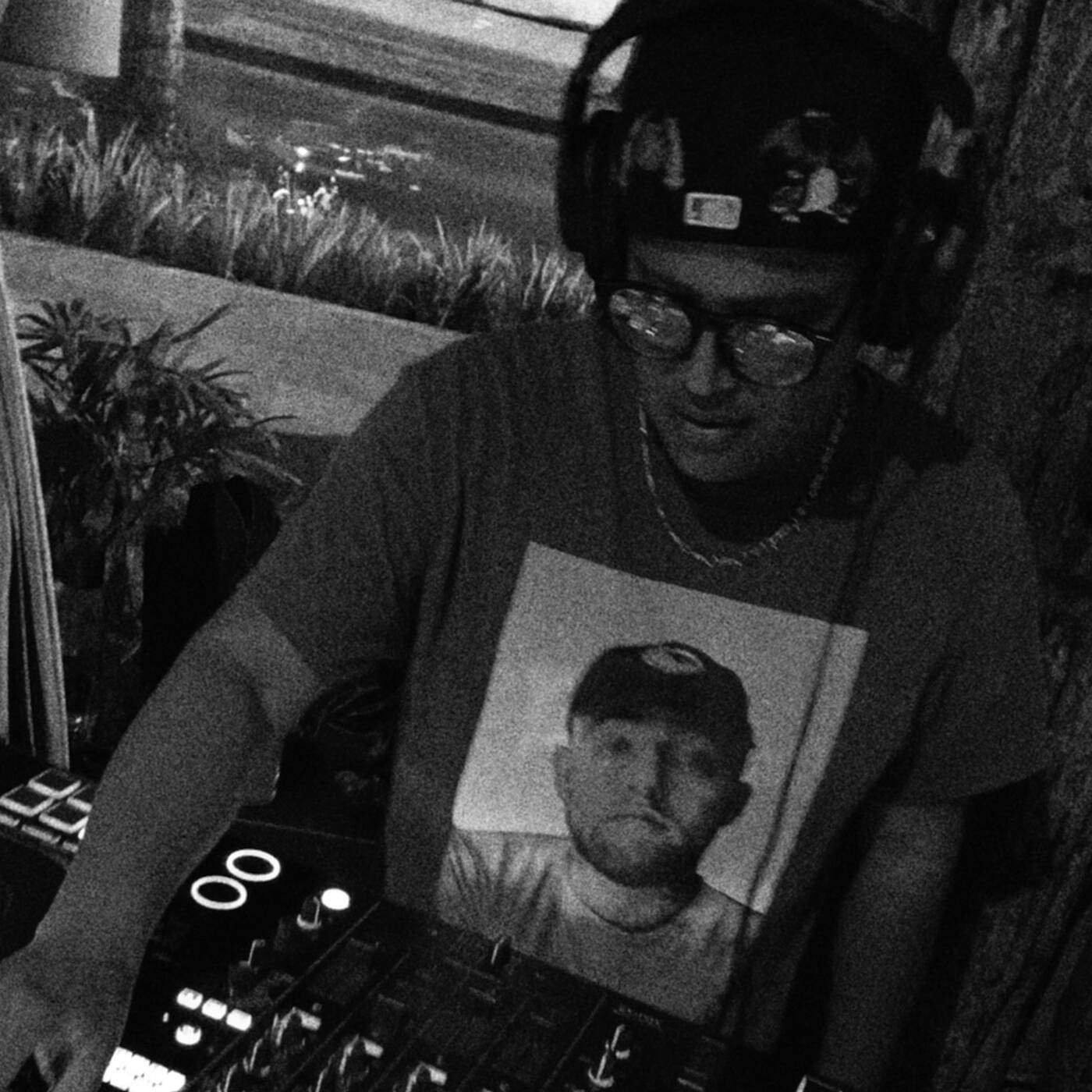 LIVE - MID SET @ D'COFFEE P3 - VARSITY FRIDAY (NO MIC) episode artwork