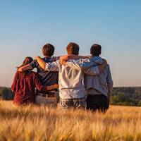 Wie ist es heute jugendlich zu sein? Jugendpodcast von Mira und Lotta by Knüpfwerk e.V.