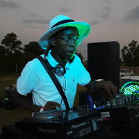 Dee Bong's - Emhlabeni (Main Mix) by B2musiQ ● Son Of Jews