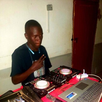 D jay Emmaz official