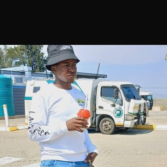 Simphiwe Emahlutshini