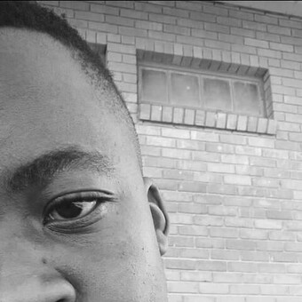 Dhladhla Clive Lefi's