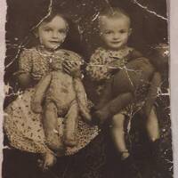 Chronik der Katharina Frank - Kapitel 2.6. - [KINDHEIT] - Der Friedhof früher und die Zeitung by Landsmannschaft der Banater Schwaben Heilbronn