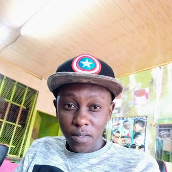 Ąľ&euml;x Ğ&aring;čh&atilde;ű