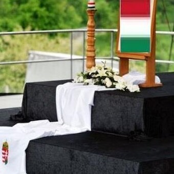 Teascs&eacute;sze Magyar