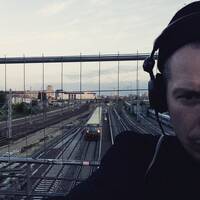 thekais - und schwarzes konfetti rieselt leise herab by thekais