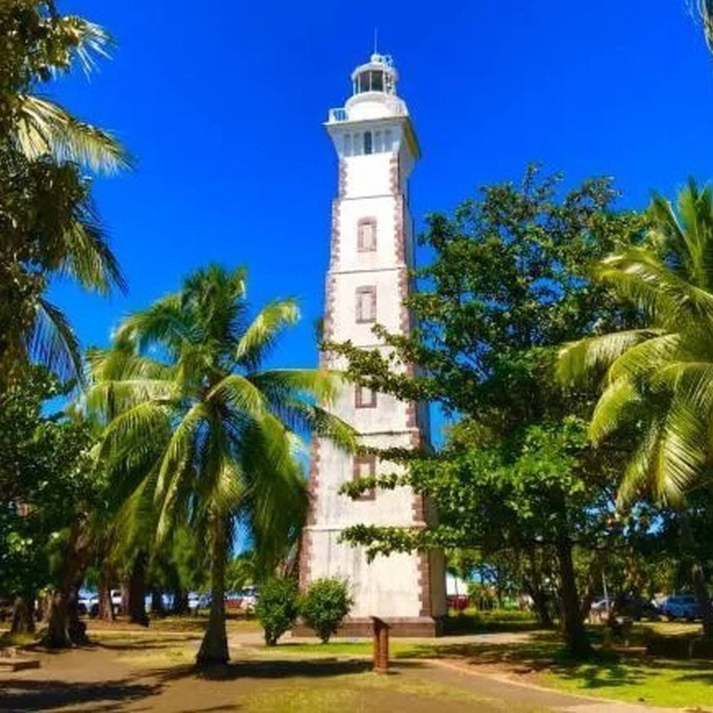 The Deep House Cave by Dj TuXxL (Univers DJ)