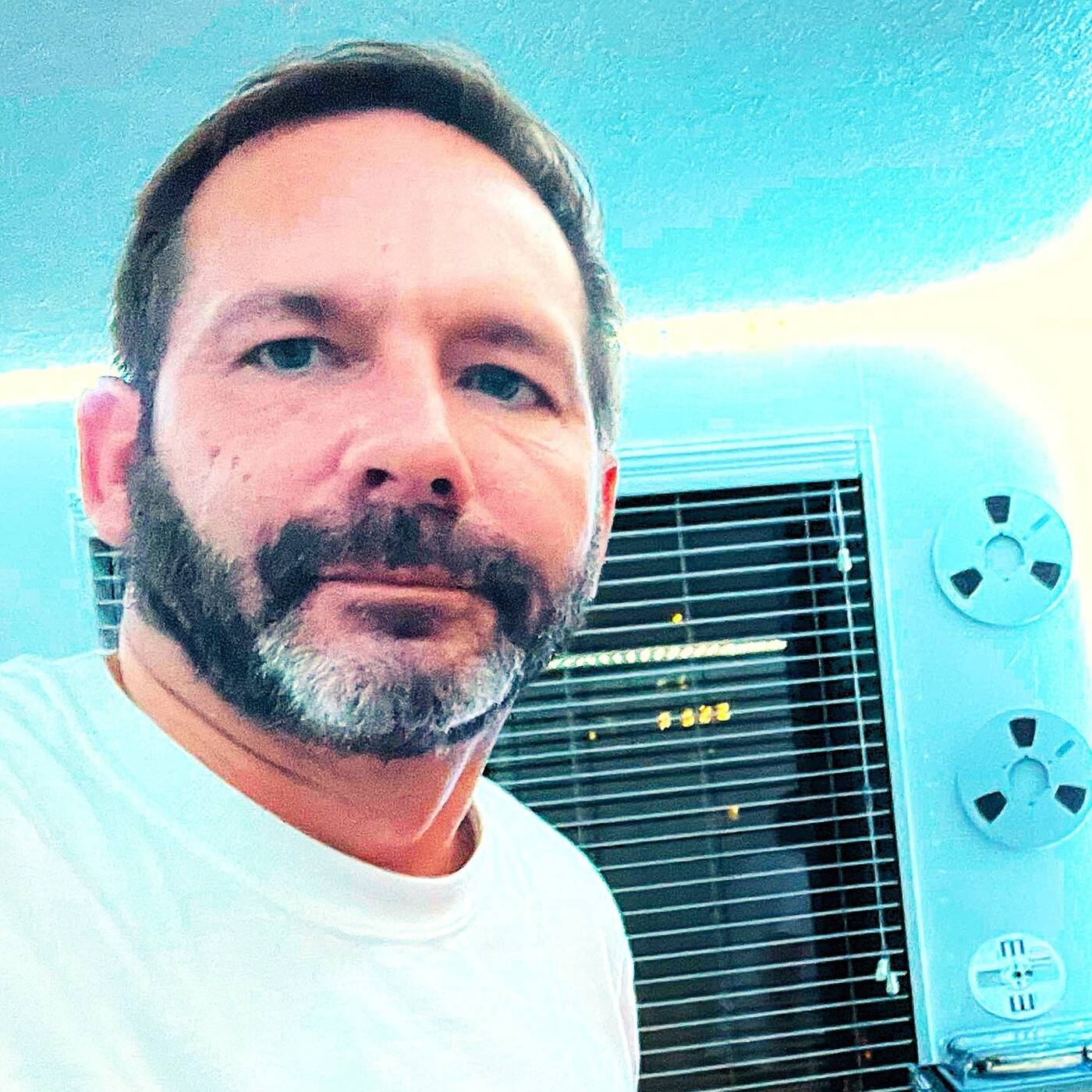 NEIL RAZZ on CRIB RADIO - December 19, 2025 episode artwork
