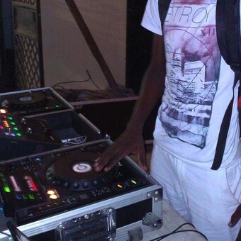 Maloba The Deejay