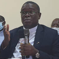 Enseignement: Comment Marie intercède pour l’Église et pour nous (Père Jean BONZO KOUASSI) by Radio Espoir