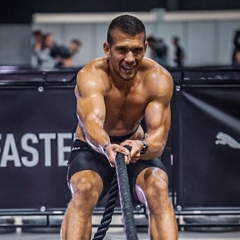P&eacute;ter Tak&aacute;cs