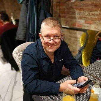 Moln&aacute;r J&aacute;nos