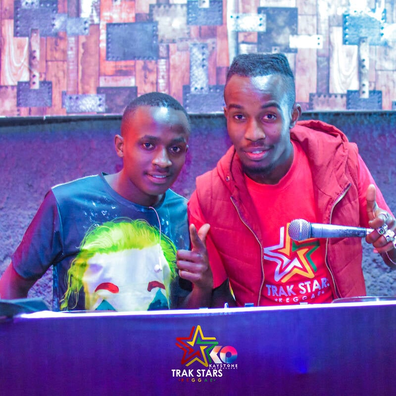 MONDAY'S CONNECT MAGIC JNR_X_MCEE HOTSTEPPA LIVE @LA TESSARA LOUNGE