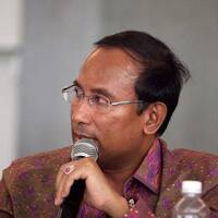 2016-12-05 Topik Idola - Narasumber Satya Widya Yudha by Radio Idola Semarang