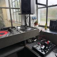 Weird Bass Music for Munichs cool radio station: 80K by Barb Nerdy