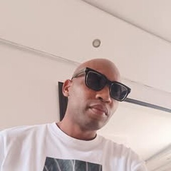 Lungile Fakazi