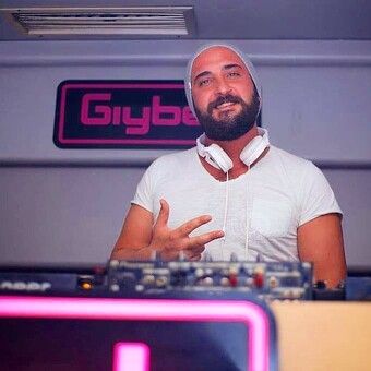 Tolga &Ouml;zg&uuml;d&uuml;r