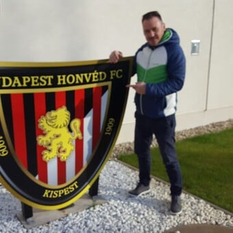 Zolt&aacute;n Sz&eacute;les