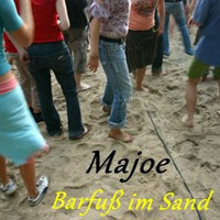 Majoe -Barfuß im Sand by Majoe