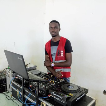 Deejay Mitch Mykmende