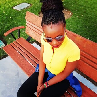 Vee Mum Naila