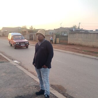 Vusi Veelon